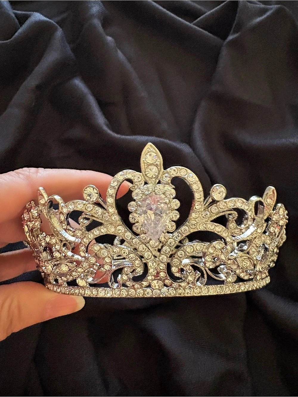 NWOT Rhinestone Tiara Silver